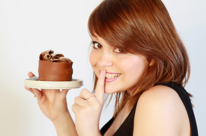 Jeune femme gourmande